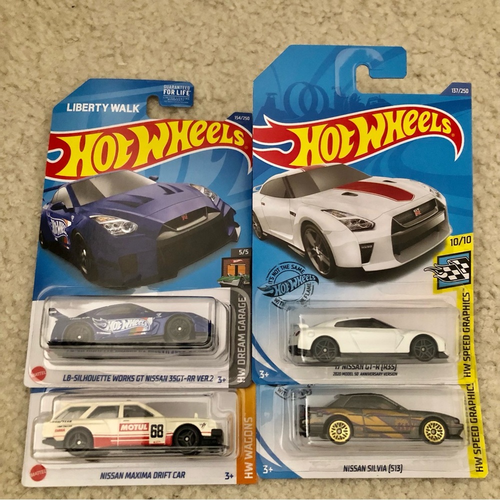 Hot Wheels Nissan Set (4)
